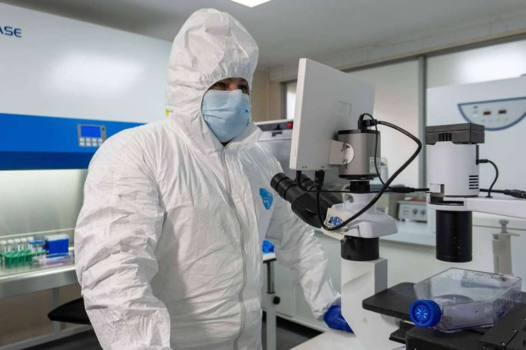 La guía para evitar 50 errores comunes, en el tratamiento del cáncer, expuestos por el Dr. Ramón Gutiérrez, oncopatólogo