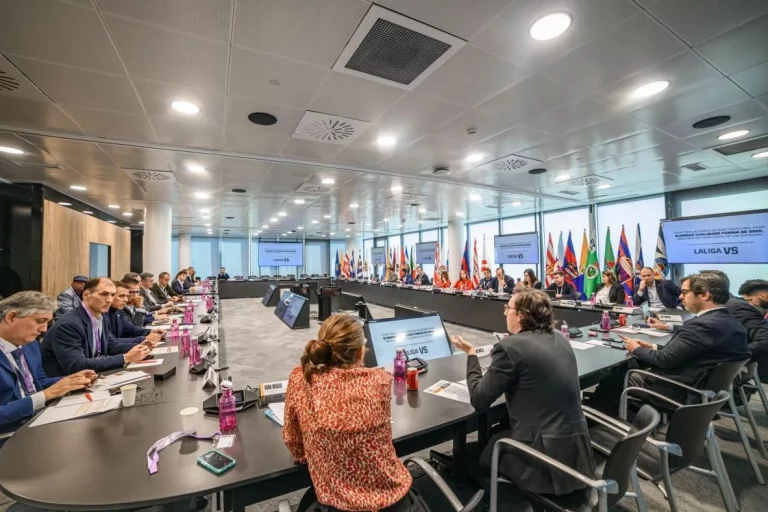 LaLiga lidera una reunión con comunidades autónomas para debatir propuestas para combatir el odio en el deporte