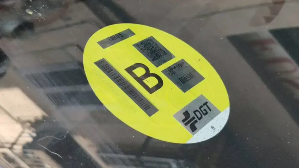 DGT: las sanciones por no llevar la etiqueta en zonas restringidas