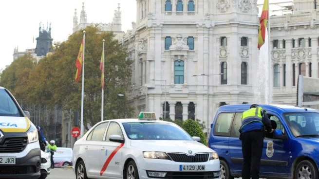 Un taxista de Madrid le pega una bronca injustificada a una joven en un trayecto