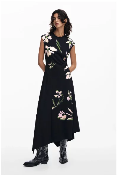 Femenina, romántica y seductora: 4 vestidos de Desigual que te llevaran a robar miradas