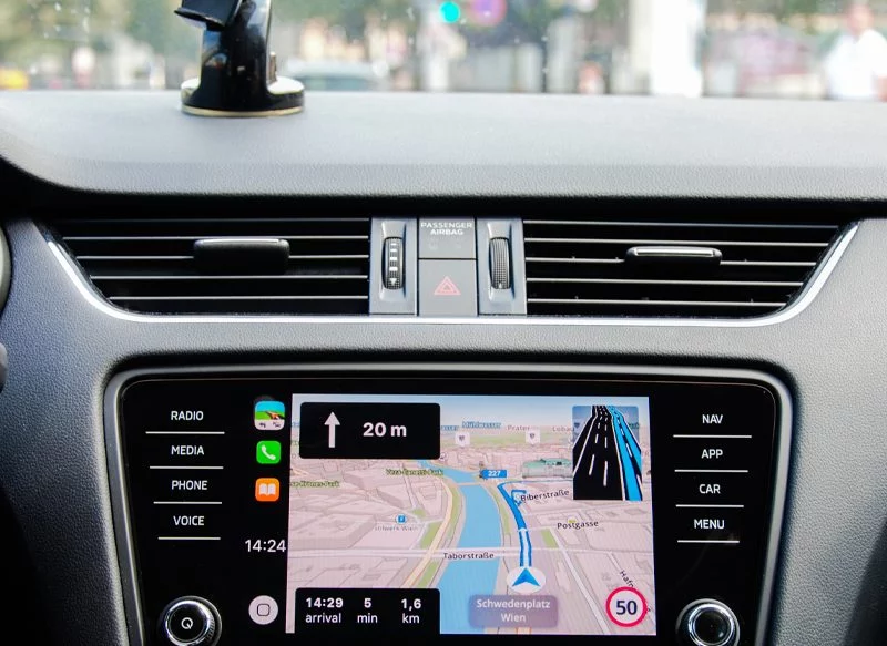 GOOGLE MAPS Y WAZE TIENEN COMPETENCIA