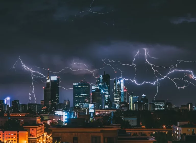 Este es el aparato electrónico que debes desenchufar durante una tormenta por seguridad y que casi nadie lo hace