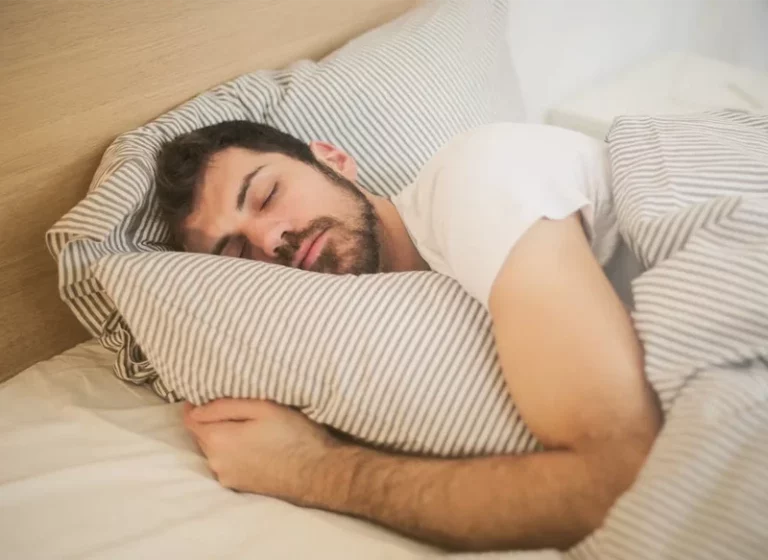 Sleepmaxxing, la tendencia viral de TikTok para dormir como un bebé