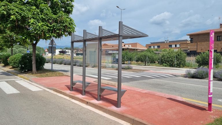 Martin Mena destaca la importancia de las marquesinas de autobús en la movilidad urbana