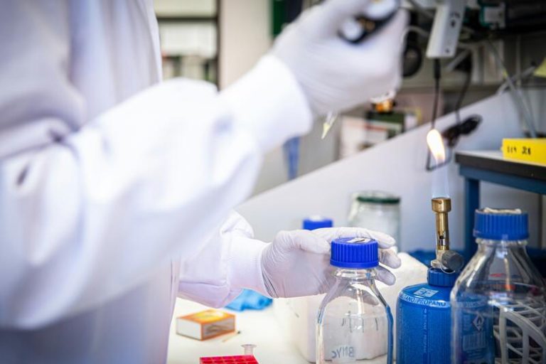 Sanidad aprueba ampliar el plazo de la solicitud de subvenciones de medicamentos