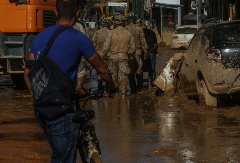 Cáritas señala la "falta de reacción inmediata" del Ejército ante la DANA de Valencia