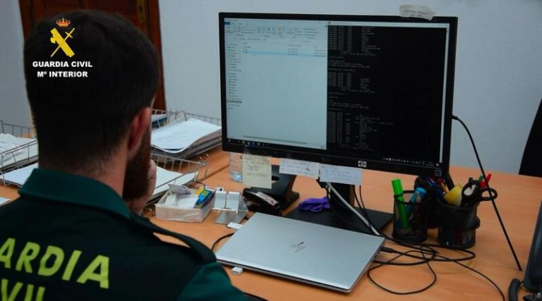 La Guardia Civil detiene a una familia en Ciudad Real que estafaba a empresas y clubes de fútbol de LaLiga