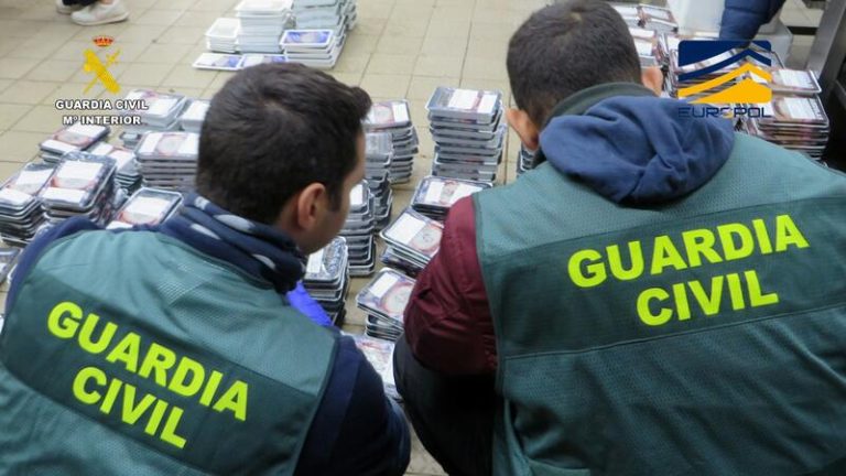 La Guardia Civil desarticula una red que exportaba anguila europea a México
