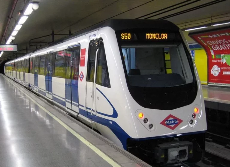 Para qué sirve la nueva tarjeta azul para Metro y autobús de Madrid
