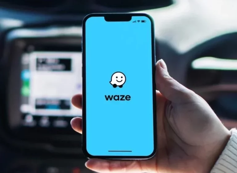 Waze revela dónde estás todo el tiempo: Así puedes activar el 'modo invisible' en Android Auto y Apple CarPlay