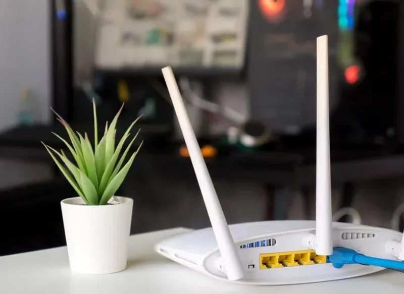 EVITA SITUAR EL ROUTER WIFI CERCA DE LA VENTANA O EN EL EXTERIOR