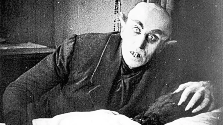 Nosferatu, más de cien años de terror cinematográfico del vampiro copiado de Drácula