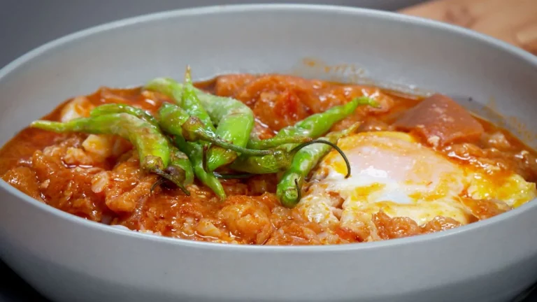 Aprende a preparar una Zurrukutuna, la deliciosa sopa vasca de ajo y bacalao