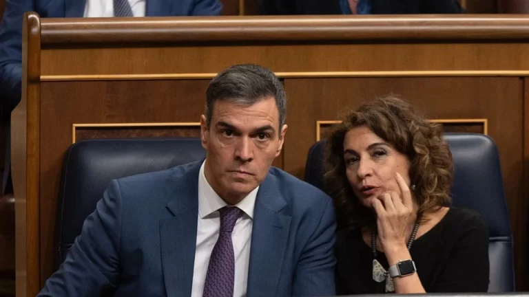 Bruselas presiona a España y sin Presupuestos: los peajes y subidas de impuestos esperan en 2025