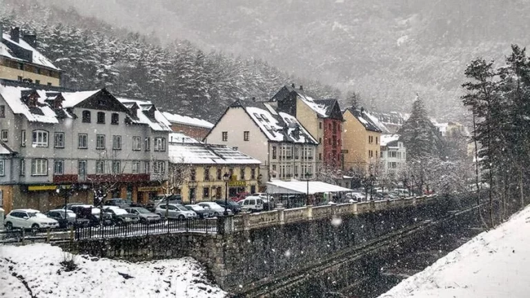 Canfranc, un encantador destino de Huesca y el Pirineo Aragonés que brilla en invierno