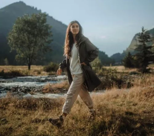 Estilazo bajo la lluvia con la chaqueta-chubasquero de Decathlon a precio de ganga