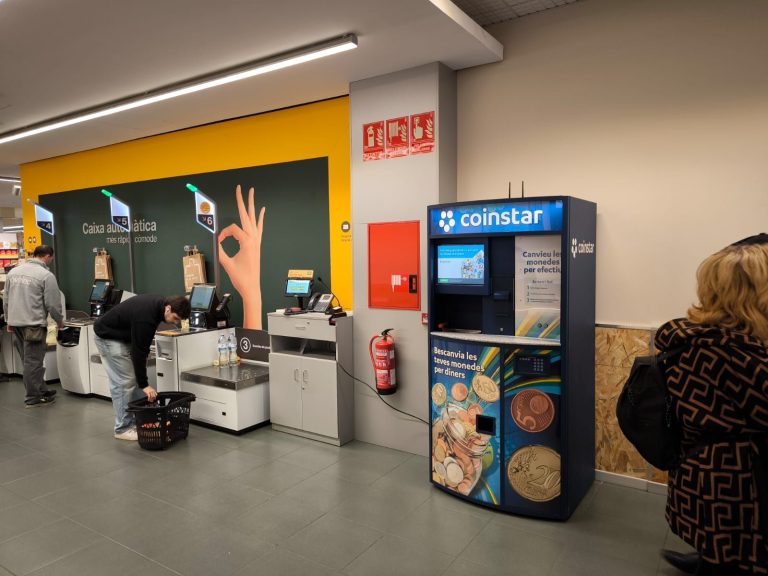 Los quioscos Coinstar canalizan cerca de 70 millones de euros en 2024, con más de 1,5 millones de personas