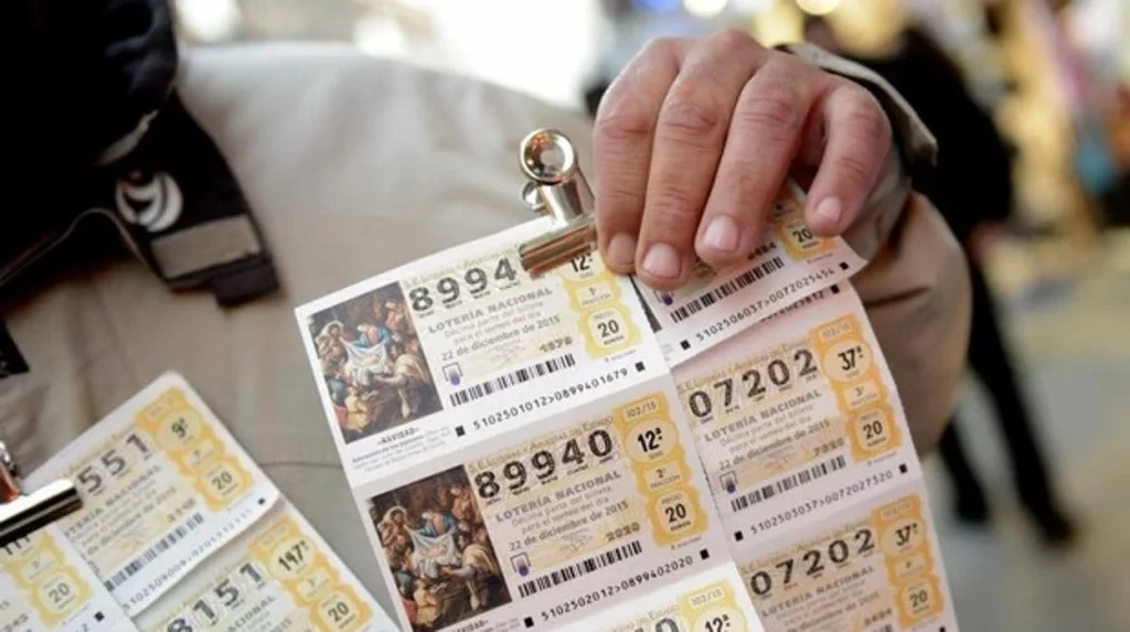 Cómo evitar errores al compartir tu décimo en formato físico