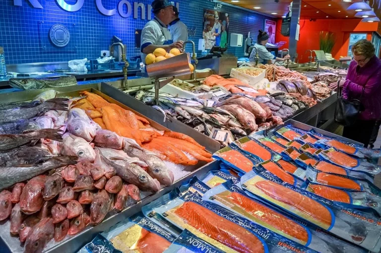 Los pescados que debes evitar y los que puedes comer sin miedo, según la OCU