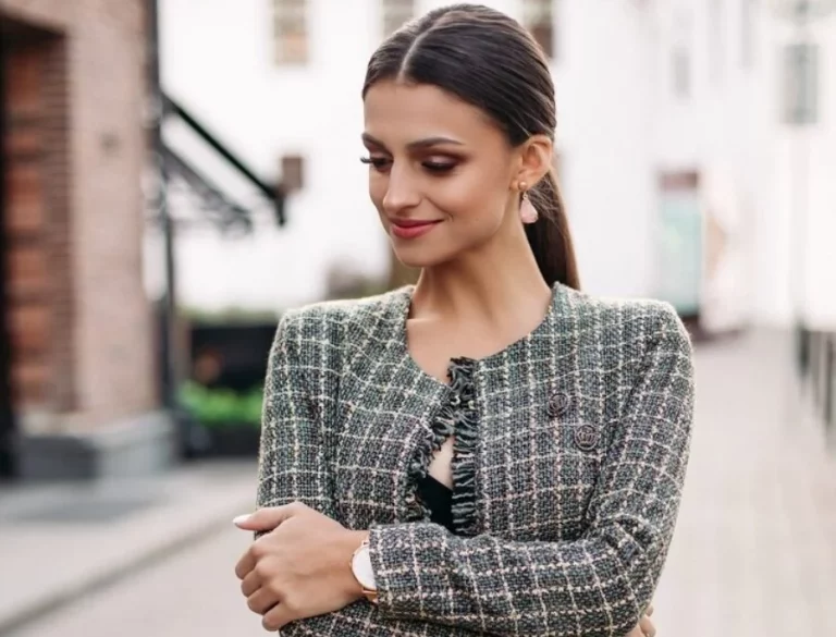 Consigue en Mango, Zara y H&M, el outfit femenino y elegante que deseas con estos preciosos conjuntos de tweed