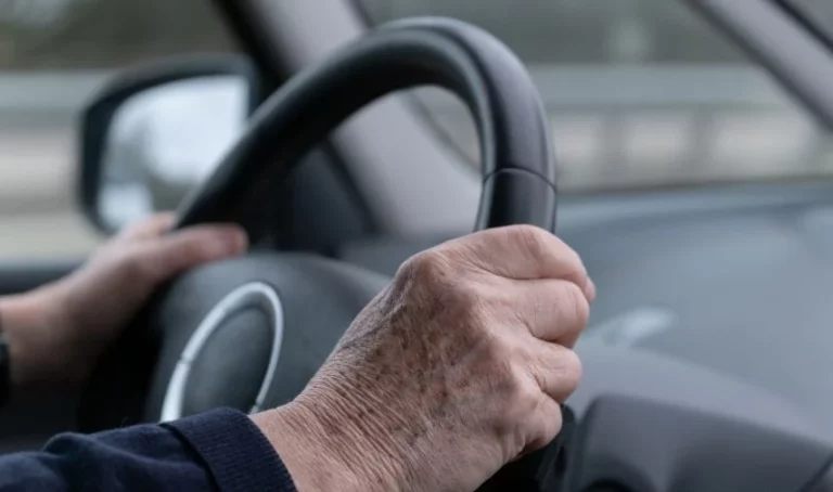 ¿Qué pasa si un mayor de 65 años no supera las pruebas médicas?