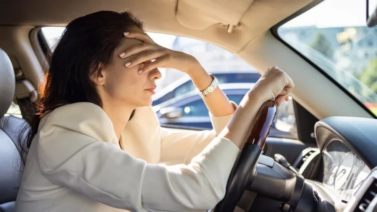 La DGT todavía no alerta de la estafa del billete de 50 euros en el parabrisas del coche