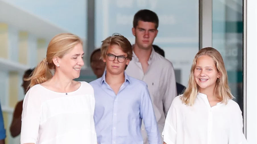 El 'dardo' de la infanta Cristina a Iñaki Urdangarin y Ainhoa Armentia con sus hijos de por medio