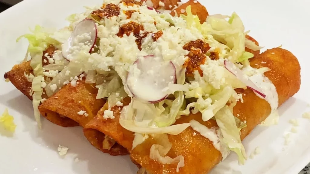 Las mejores recetas para aprovechar las sobras de la cena de Nochevieja 74 Enchiladas de pollo asado: un toque mexicano en tu mesa