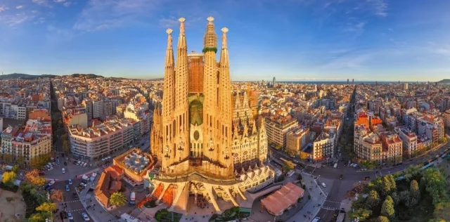 "El secreto mejor guardado de Gaudí está a la vista de todos" Leandro Gravi (44), guía de la Sagrada Familia, revela el enigma que solo puedes ver a las 18:43 hs