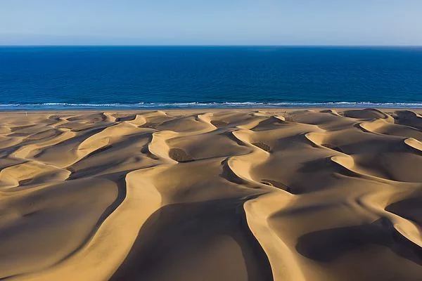 Este rincón de Gran Canaria es un desierto dorado que te lleva a un paraíso azul