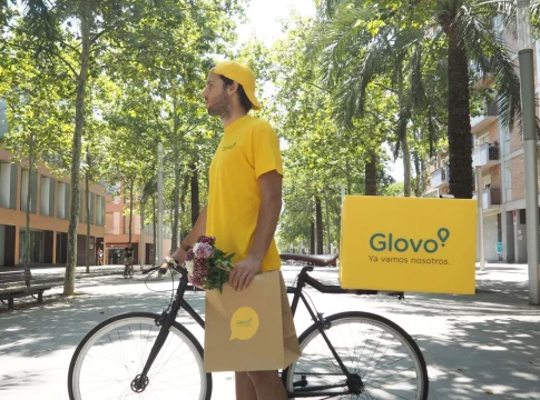 Los futuros contratos de Glovo son un misterio tanto para la plataforma como para los repartidores