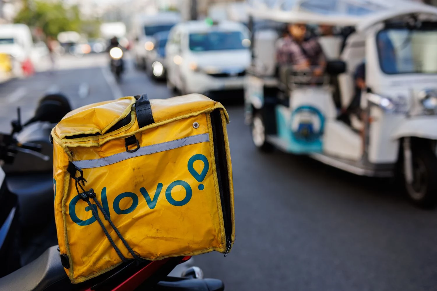 La decisión de Glovo de contratar a sus riders no elimina la denuncia previa de Just Eat