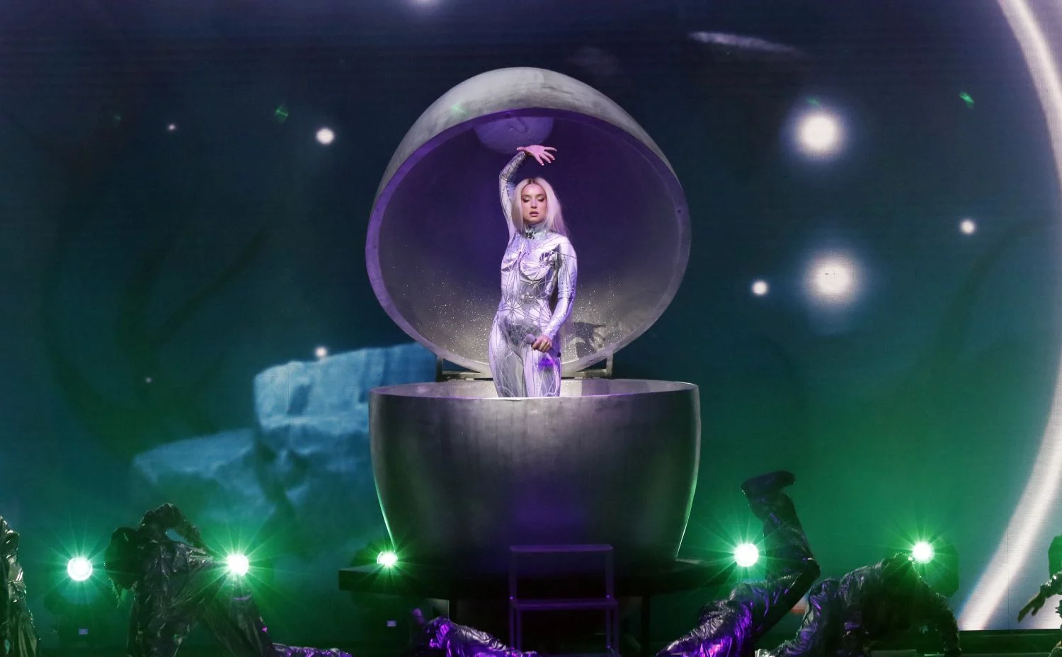 El anuncio de Lola Índigo, de la nueva fecha para presentarse en el Santiago Bernabéu ha tomado a la mayoría por sorpresa, incluyendo al Real Madrid