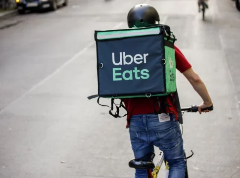 Uber Eats se ha vuelto el último refugio de los riders sin documentos para trabajar