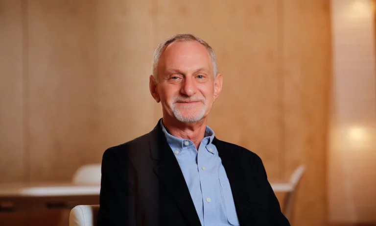 Experto de Harvard revela el secreto de la felicidad: las relaciones de calidad importan más que el dinero o la fama