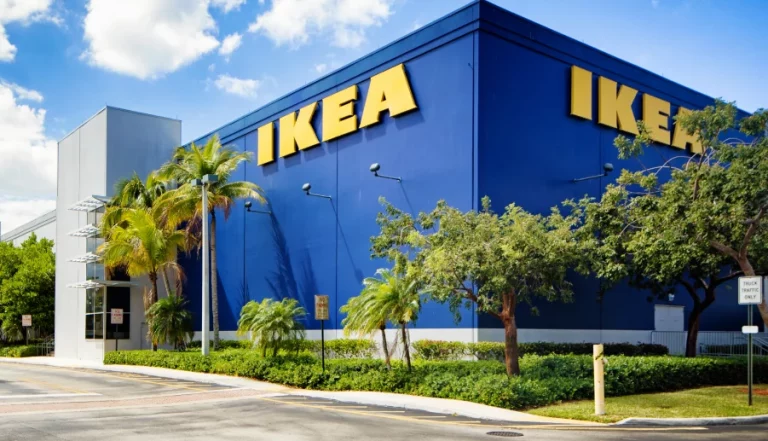 IKEA taladra a Leroy Merlin con una solución sin agujeros para colgar lo que quieras en la pared