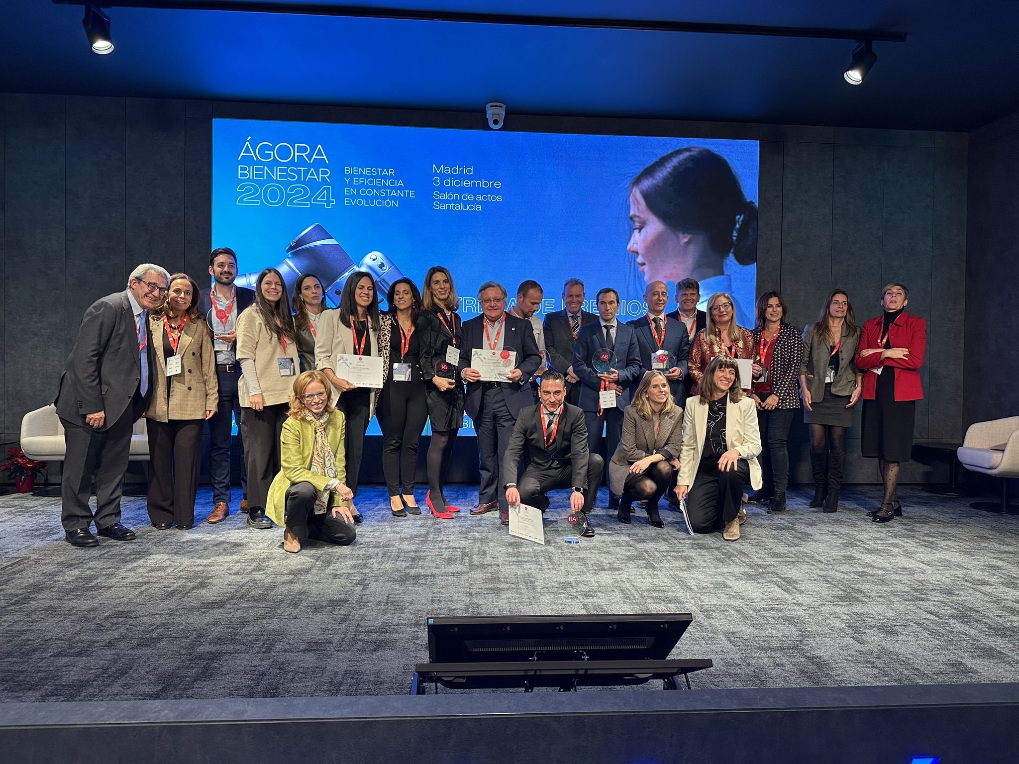 Caixabank, Correos, Roams, Noatum, Santander, Repsol y Alberto Cueto (EDP), premios Ágora Bienestar 2024 1 IMG 3056 1