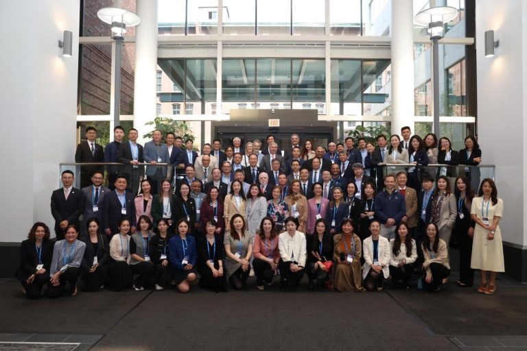 Avanza la colaboración entre ADA Forsyth Institute e IOF en el Simposio Internacional Ortodoncia 2024