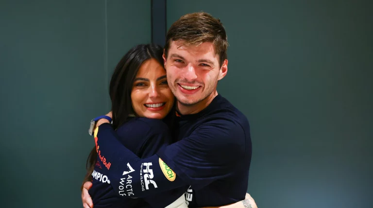 Kelly Piquet la súper modelo que pone orden en la vida de Max Verstappen