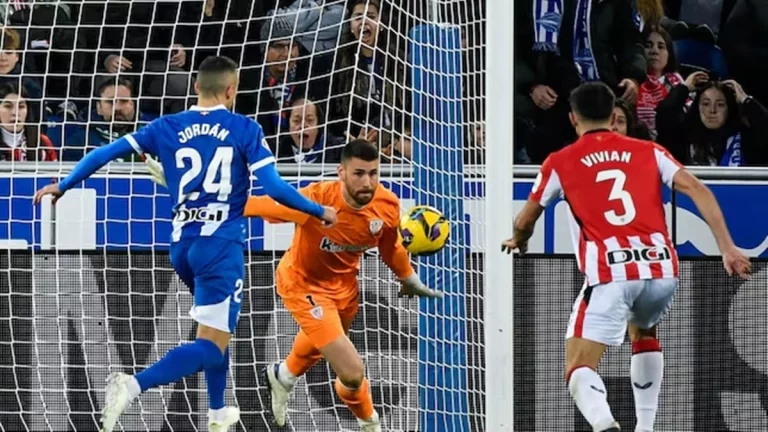 Unai Simón tiene asumido que no jugará la Europa League esta temporada. Fuente: Agencias