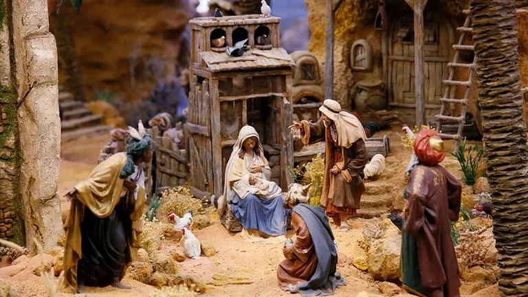 La tradición de los belenes sigue viva en Madrid, pero Barcelona opta por innovar este año