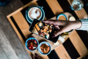 “Cobramos en dinero, no es historias”: Los restaurantes se cansan de las peticiones gratis de los influencers
