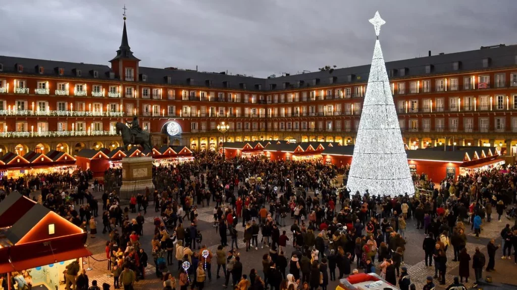 Planes de fin de año en Madrid: luces, mercados y actividades para disfrutar en familia 82 Mercados navideños y el ambiente festivo