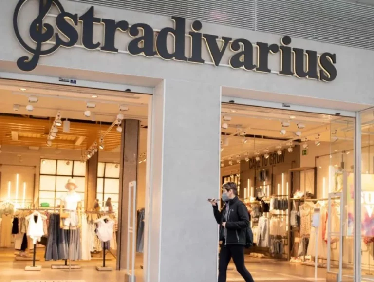 No me puedo creer que Stradivarius haya sacado estos bolsos pequeños a este precio