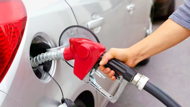 Cinco trucos de mecánico para ahorrar combustible antes del cambio de tarifas del 30-S