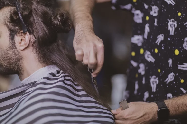 Materiales de un solo uso en estética y peluquería: pequeños detalles que marcan la diferencia