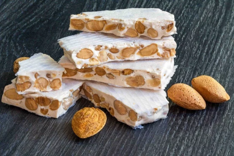 Sabor a Navidad con esta receta clásica de turrón de almendra