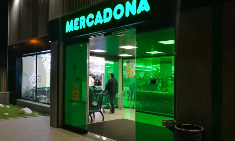 El contorno de ojos de Mercadona que ha conquistado tanto a hombres como a mujeres
