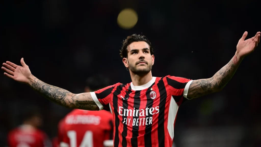 Theo Hernández Fuente: AC Milan